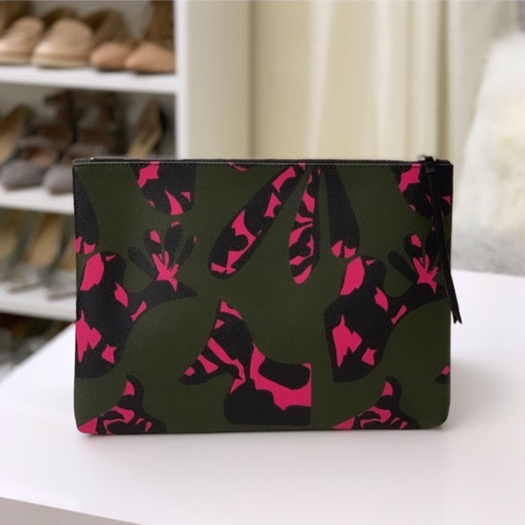 Banana Republic Handbags - Banana Republic clutch